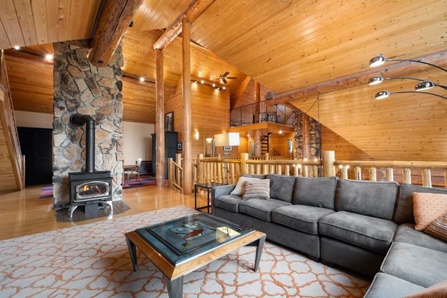 5024 E Stoughton Rd, Valleyford, WA 99036