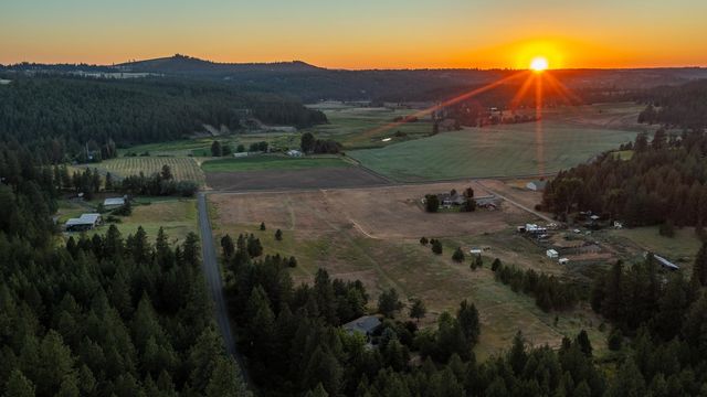 5024 E Stoughton Rd, Valleyford, WA 99036