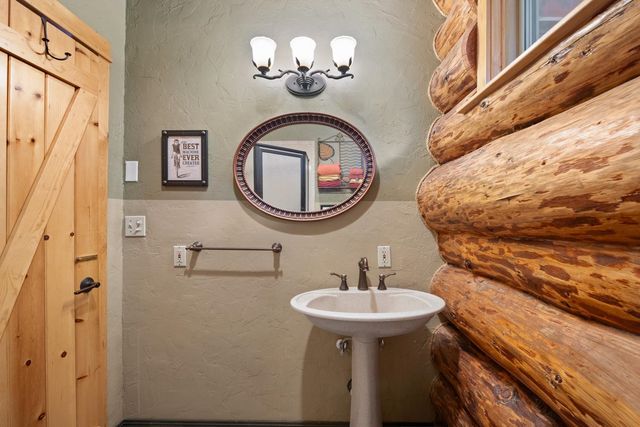 5024 E Stoughton Rd, Valleyford, WA 99036