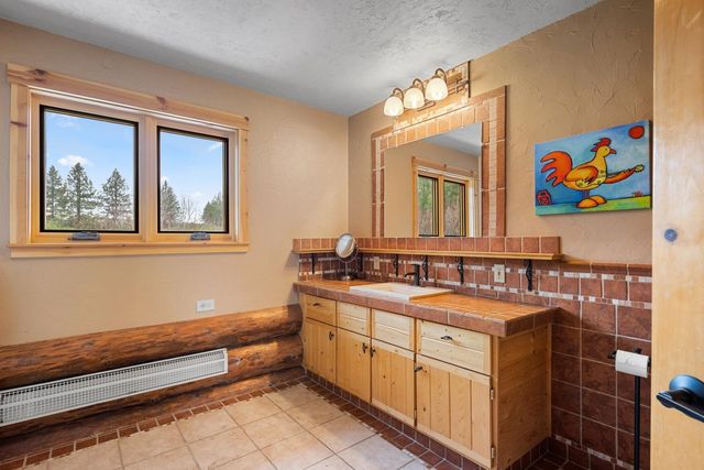 5024 E Stoughton Rd, Valleyford, WA 99036