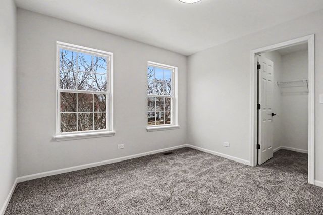 313 Kensington Drive, Oswego, IL 60543