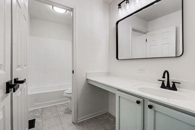 313 Kensington Drive, Oswego, IL 60543