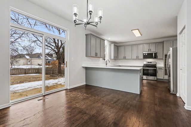 313 Kensington Drive, Oswego, IL 60543