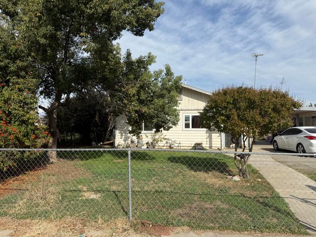 1140 Tomah Avenue, Porterville, CA 93257