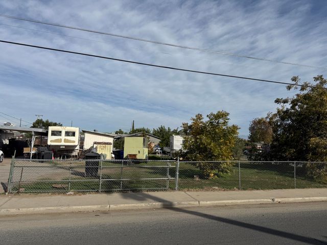 1140 Tomah Avenue, Porterville, CA 93257