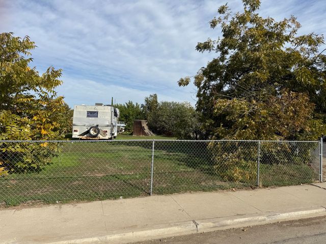 1140 Tomah Avenue, Porterville, CA 93257