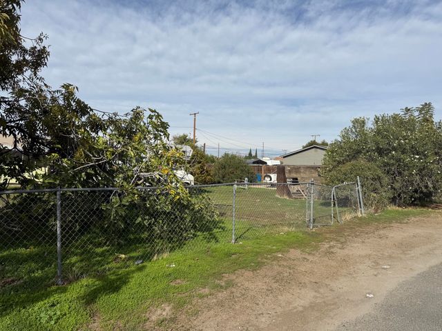 1140 Tomah Avenue, Porterville, CA 93257