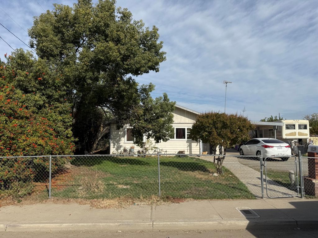 1140 Tomah Avenue, Porterville, CA 93257
