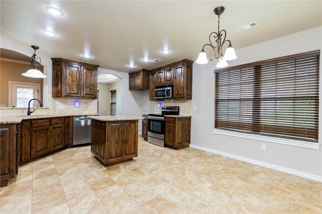 1001 Tarah Knolls Circle, Centerton, AR 72719