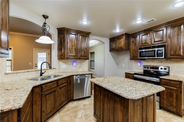 1001 Tarah Knolls Circle, Centerton, AR 72719