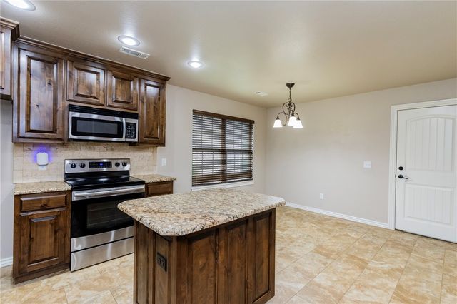 1001 Tarah Knolls Circle, Centerton, AR 72719