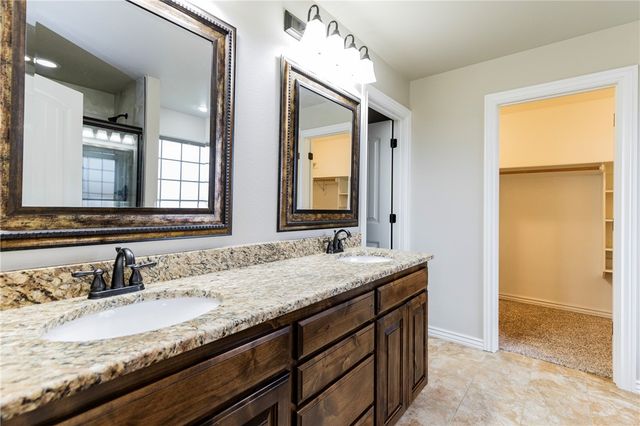 1001 Tarah Knolls Circle, Centerton, AR 72719