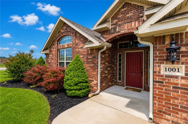 1001 Tarah Knolls Circle, Centerton, AR 72719