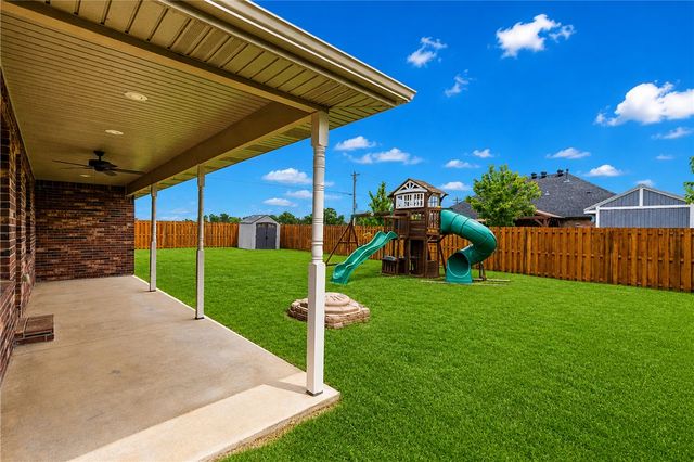 1001 Tarah Knolls Circle, Centerton, AR 72719