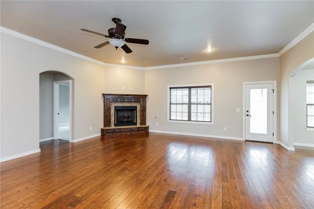 1001 Tarah Knolls Circle, Centerton, AR 72719