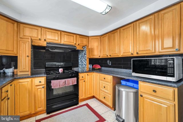 1100 SURREY RD, Philadelphia, PA 19115