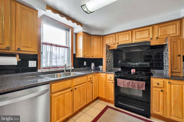 1100 SURREY RD, Philadelphia, PA 19115