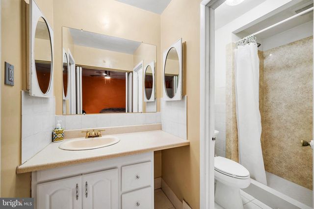 1100 SURREY RD, Philadelphia, PA 19115