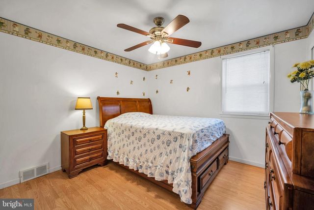 1100 SURREY RD, Philadelphia, PA 19115