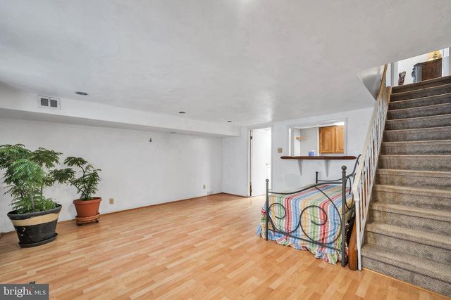 1100 SURREY RD, Philadelphia, PA 19115