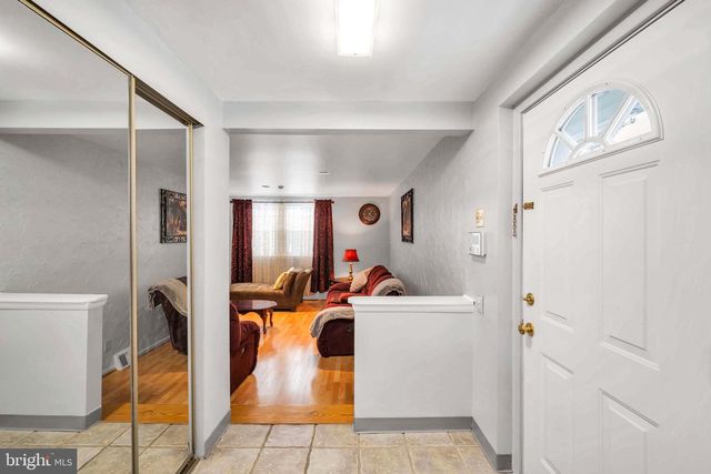 1100 SURREY RD, Philadelphia, PA 19115