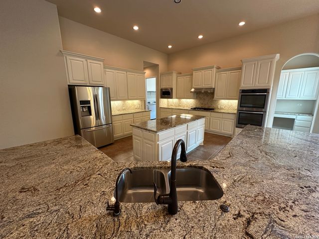 111 El Cielo, Boerne, TX 78006