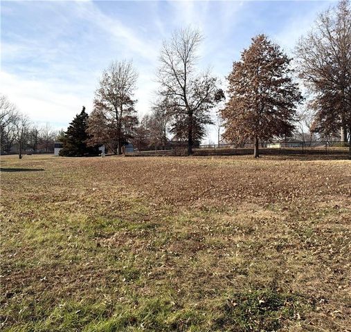 130 NW 171 Road, Warrensburg, MO 64093