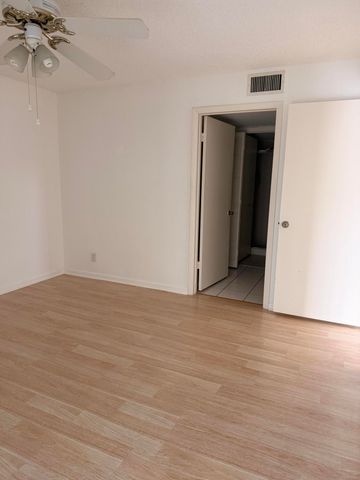 3146 Via Ponciana 301, Lake Worth, FL 33467