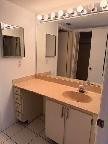 3146 Via Ponciana 301, Lake Worth, FL 33467