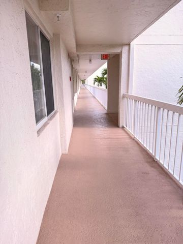 3146 Via Ponciana 301, Lake Worth, FL 33467