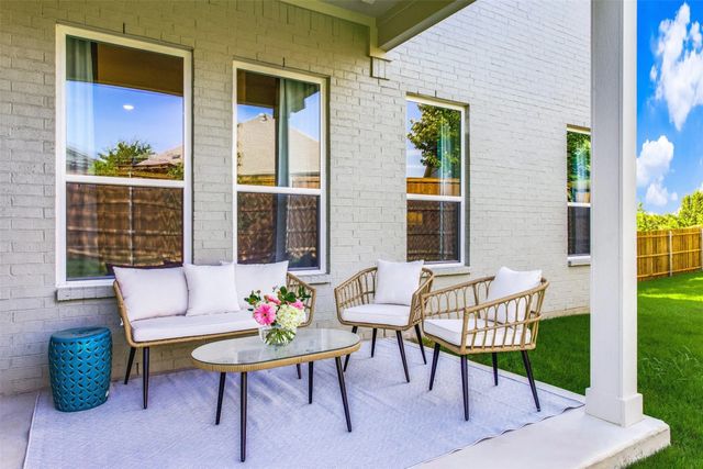 602 Sterling Drive, Benbrook, TX 76126