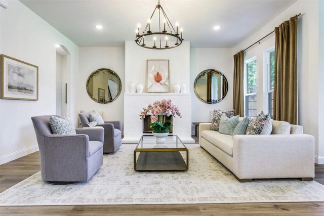 602 Sterling Drive, Benbrook, TX 76126