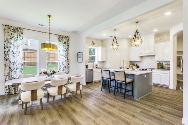 602 Sterling Drive, Benbrook, TX 76126