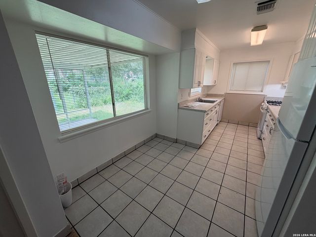 161 Lost Forest St, Live Oak, TX 78233