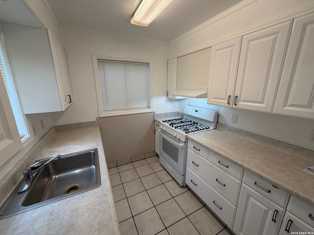 161 Lost Forest St, Live Oak, TX 78233