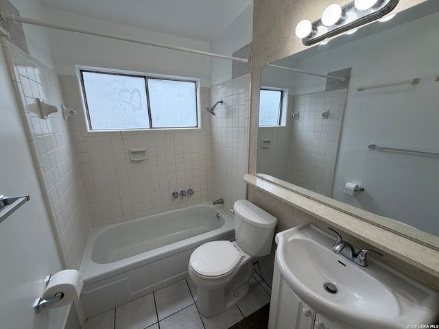 161 Lost Forest St, Live Oak, TX 78233