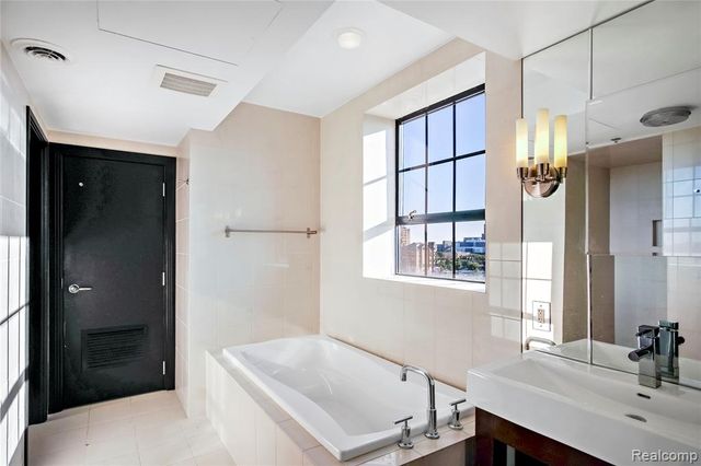 2233 Park Avenue 5A, Detroit, MI 48201