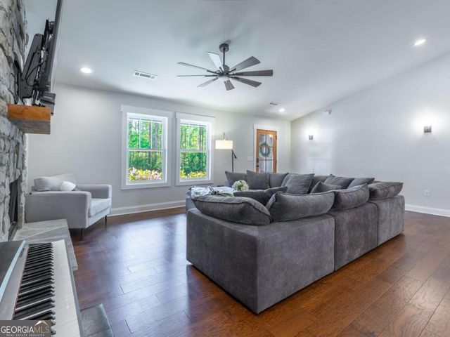 2271 N 16 Highway, Whitesburg, GA 30185