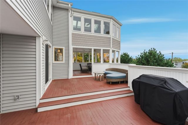 21 Crestwood Road, Warwick, RI 02886