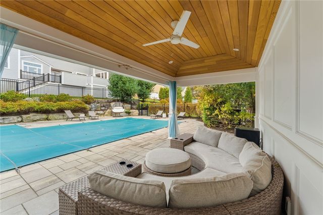 21 Crestwood Road, Warwick, RI 02886