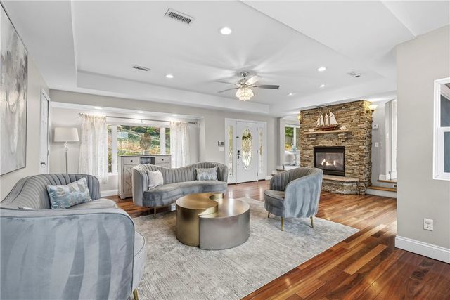 21 Crestwood Road, Warwick, RI 02886