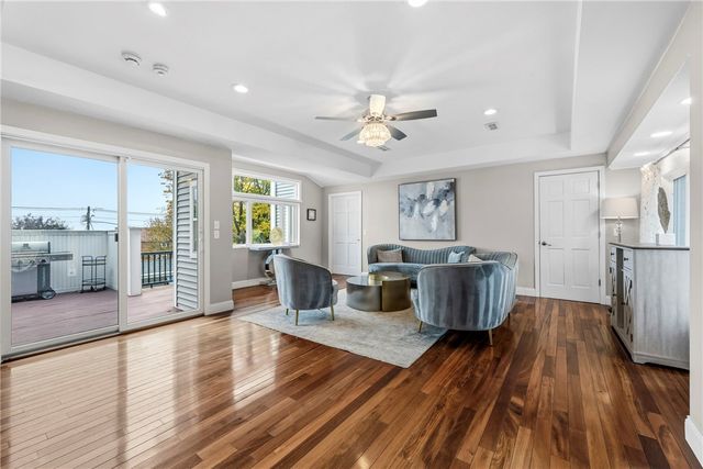 21 Crestwood Road, Warwick, RI 02886