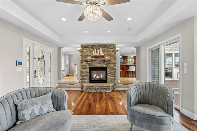 21 Crestwood Road, Warwick, RI 02886