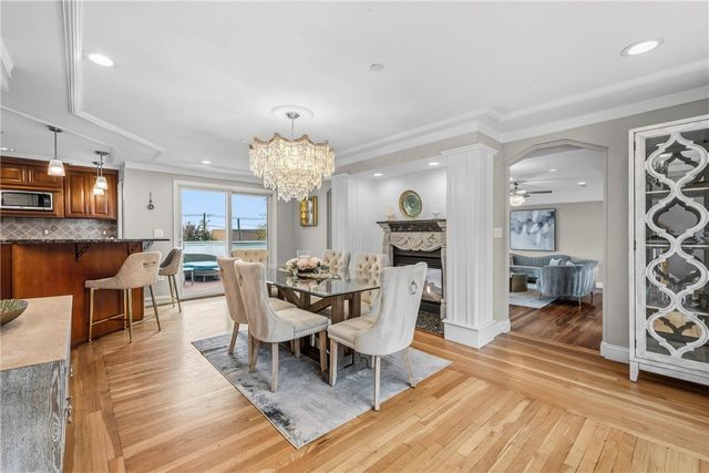 21 Crestwood Road, Warwick, RI 02886