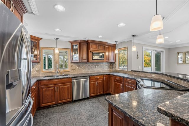 21 Crestwood Road, Warwick, RI 02886