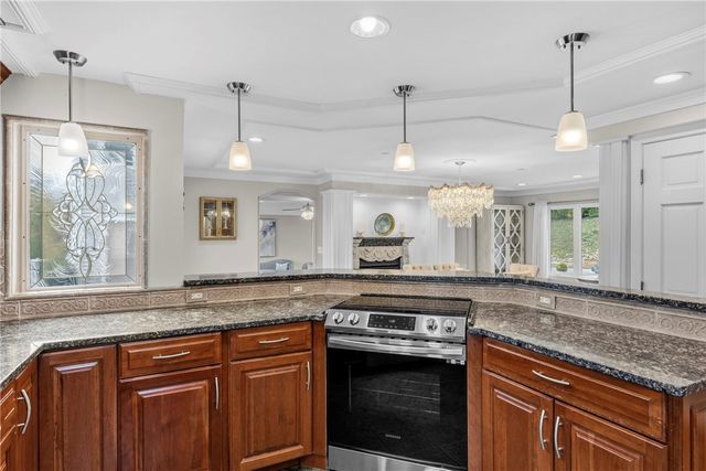 21 Crestwood Road, Warwick, RI 02886