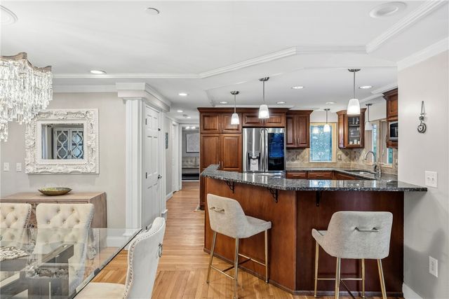 21 Crestwood Road, Warwick, RI 02886