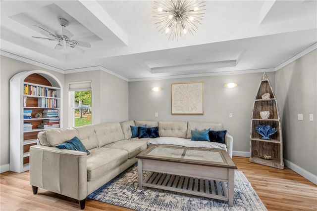 21 Crestwood Road, Warwick, RI 02886