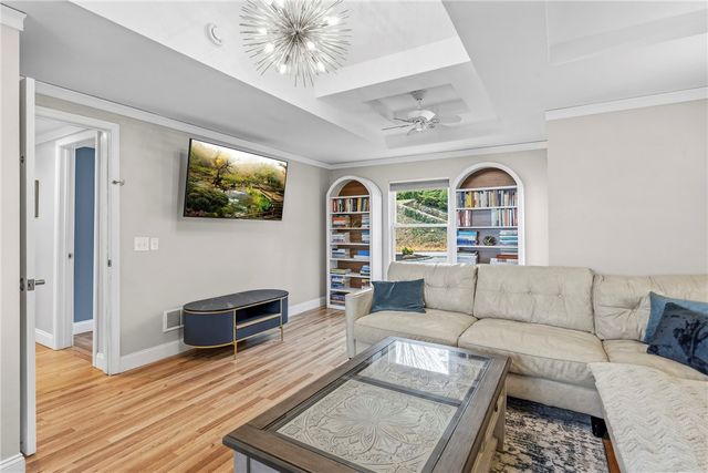 21 Crestwood Road, Warwick, RI 02886