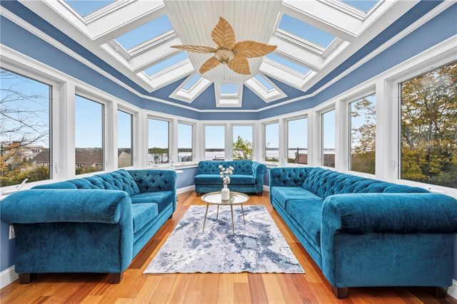 21 Crestwood Road, Warwick, RI 02886